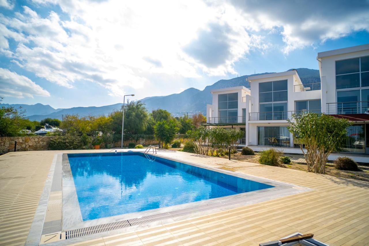 Spacious Three-Bedroom Apartment With Sea View A3 Kyrenia  Exterior photo