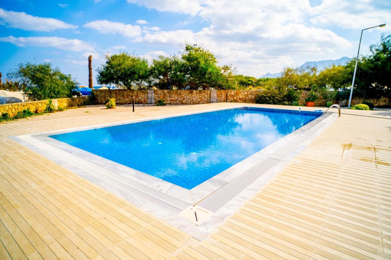 Spacious Three-Bedroom Apartment With Sea View A3 Kyrenia  Exterior photo